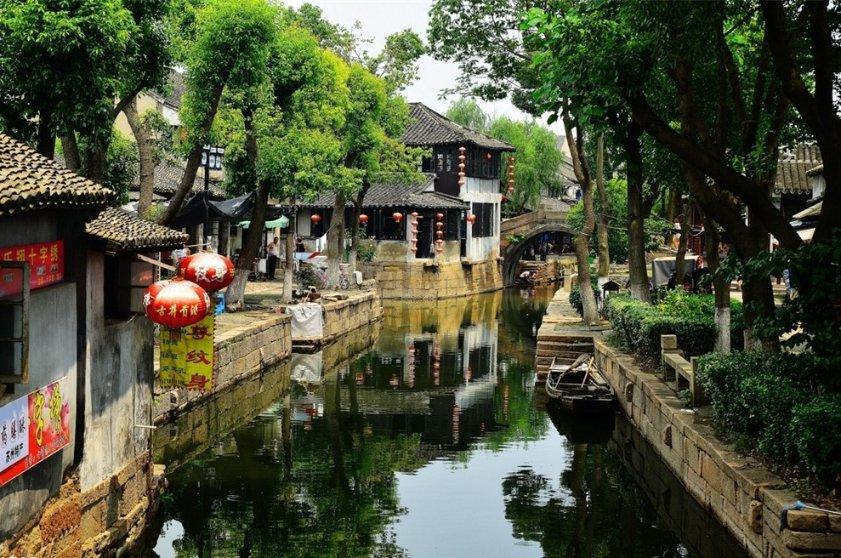 能多干就多干能快干就快干 全力以赴跳起摸高争先进位